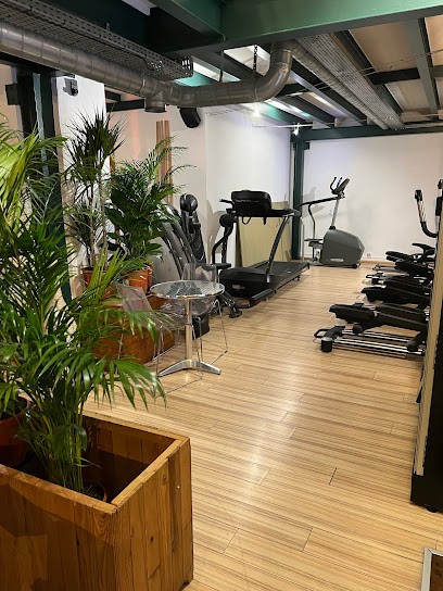 ESSENTIEL FITNESS, Salle de Gym et Fitness à Lyon 04