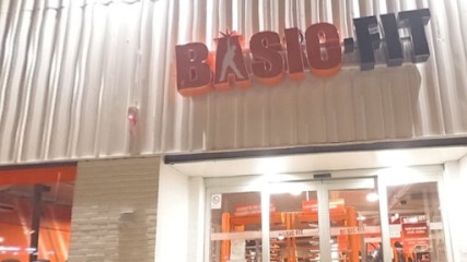 Basic-Fit Lievin Rue Bernard Chochoy, Salle de Gym et Fitness à Liévin