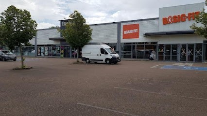 Basic-Fit Moneteau Rue De Londres Zac Macherin, Salle de Gym et Fitness à Monéteau